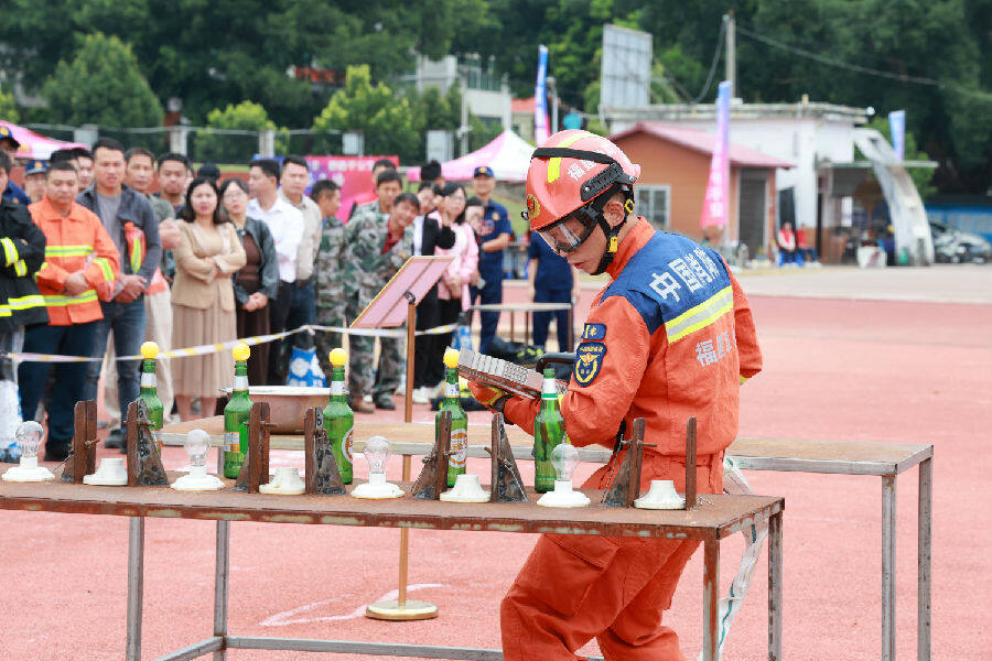 技能竞赛现场(汤平 摄) 技能竞赛现场(汤平 摄)