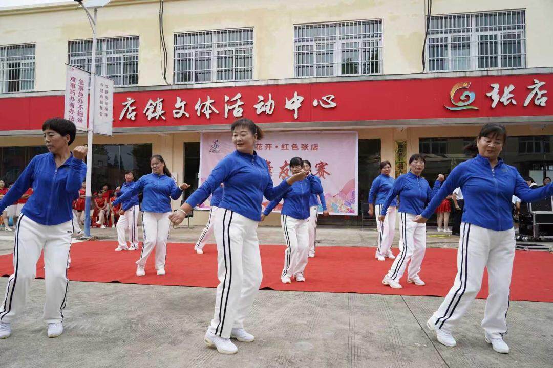 “茉莉花开 红色张店”广场舞友谊赛现场(封静怡 摄) “茉莉花开 红色张店”广场舞友谊赛现场(封静怡 摄)