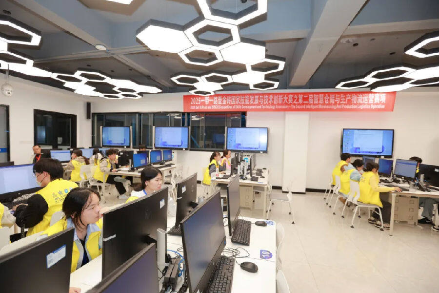 比赛现场(曾庆华 摄)